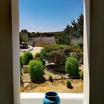 Πανσιόν Sarakiniko Αδάμας
