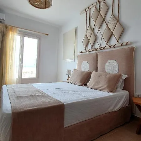 Sarakiniko Gæstehus 2*