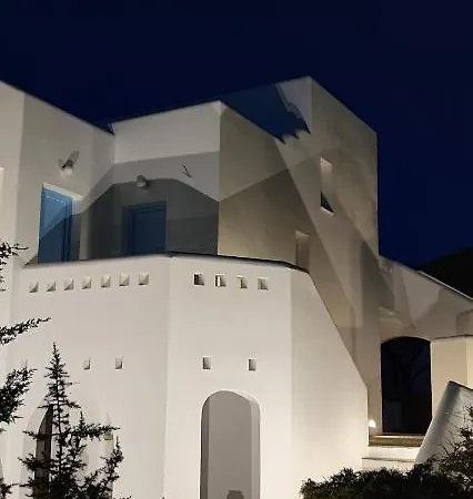 Sarakiniko 2* Adamantas (Milos)
