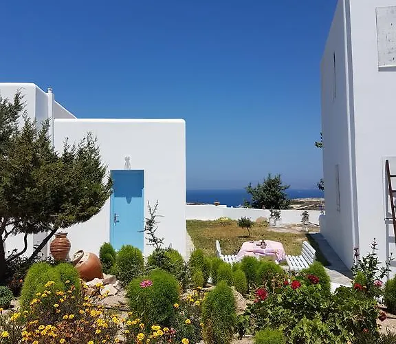 Sarakiniko 2* Adamantas (Milos)