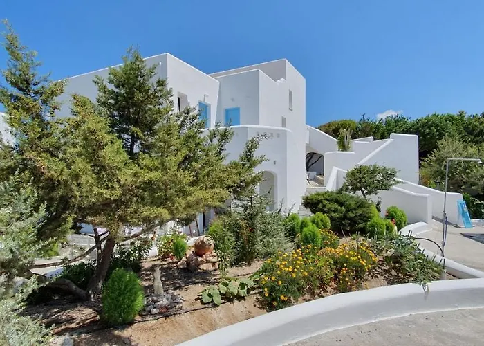 Sarakiniko آداماس